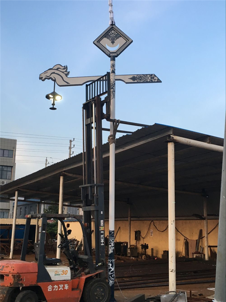 民族太陽(yáng)能路燈